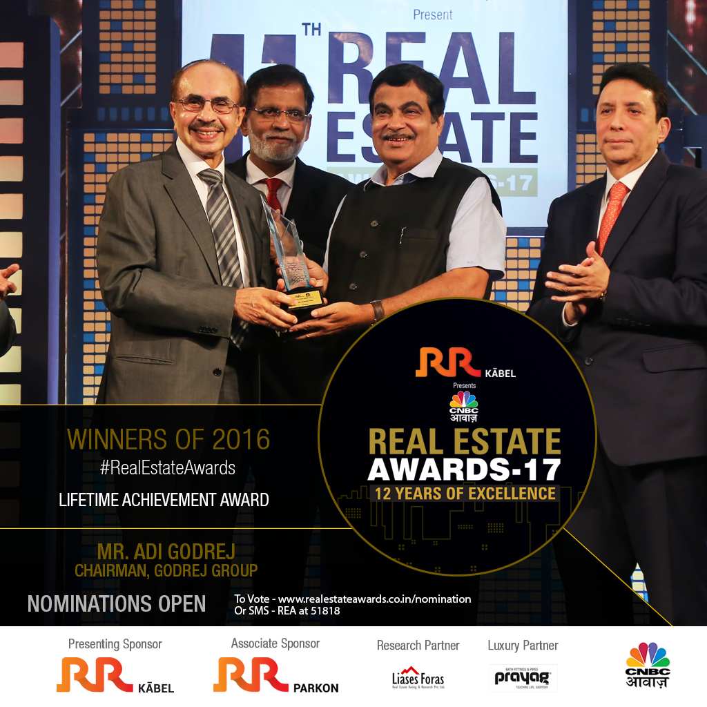 Mr Adi Godrej (Chairman, Godrej Group) receives the Lifetime Achievement Award at the Real Estate Awards Update